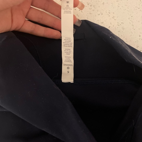 LULULEMON navy blue capris leggings - Picture 4 of 5